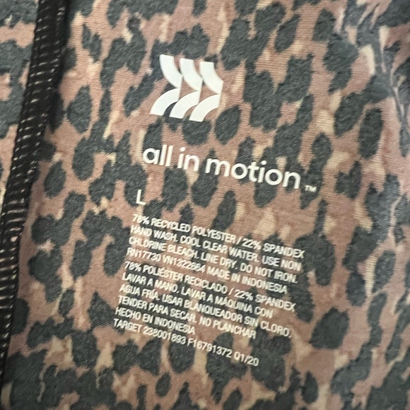 All In Motion UPF 50 Rash Guard Top. - Picture 3 of 6